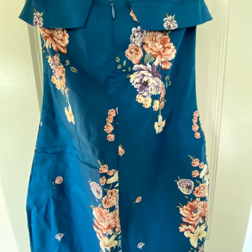 Hello Molly Dress - Picture 3 of 4